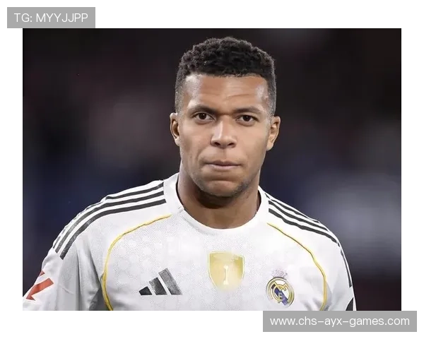 特鲁宾在门线上单手托出必进头球,化解姆巴佩近距离轰门